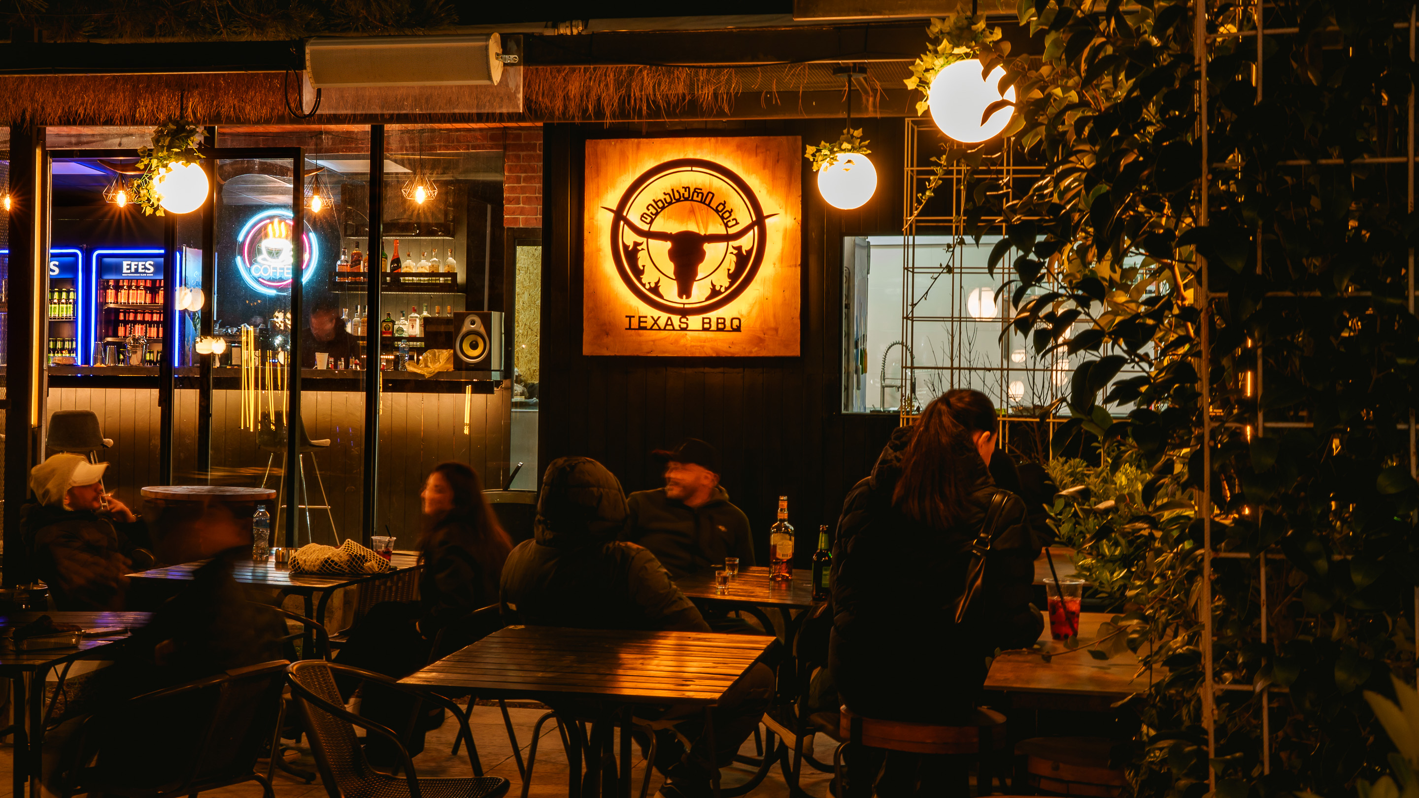 Texas BBQ Lisi restaurant night